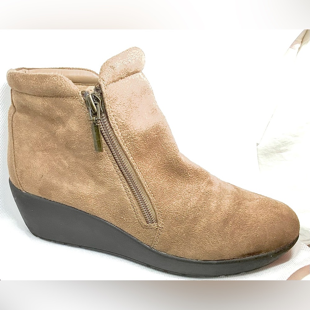Women’s Taupe suede comfort ankle wedge booties 9.5 EXCELLENT like new